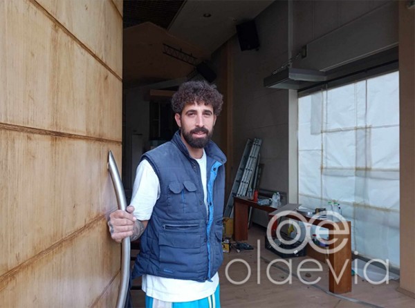 ΓΙΩΡΓΟΣ ΡΑΖΟΣ: Ετοιμάζει δικό του μαγαζί στα Ψαχνά μαζί με τον Θεόφιλο Σπανό